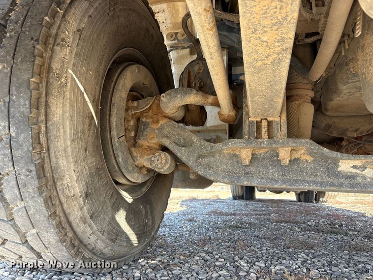 image for item EU4710 2015 Peterbilt 365 crane truck