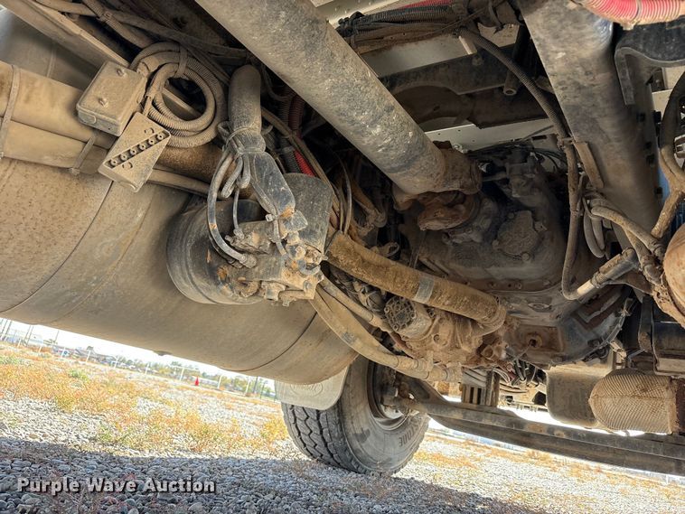 image for item EU4710 2015 Peterbilt 365 crane truck