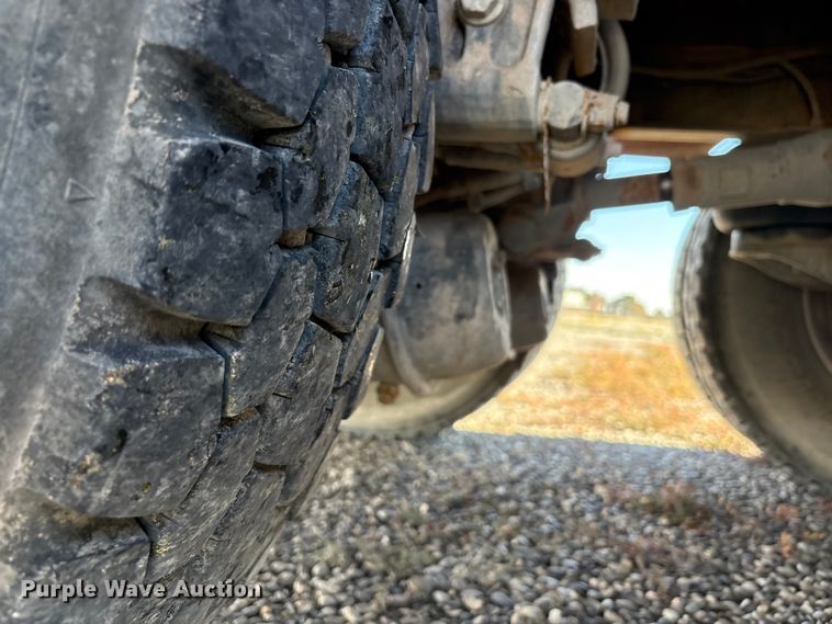 image for item EU4710 2015 Peterbilt 365 crane truck