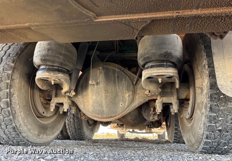 image for item EU4710 2015 Peterbilt 365 crane truck