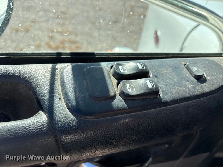 image for item EU4710 2015 Peterbilt 365 crane truck