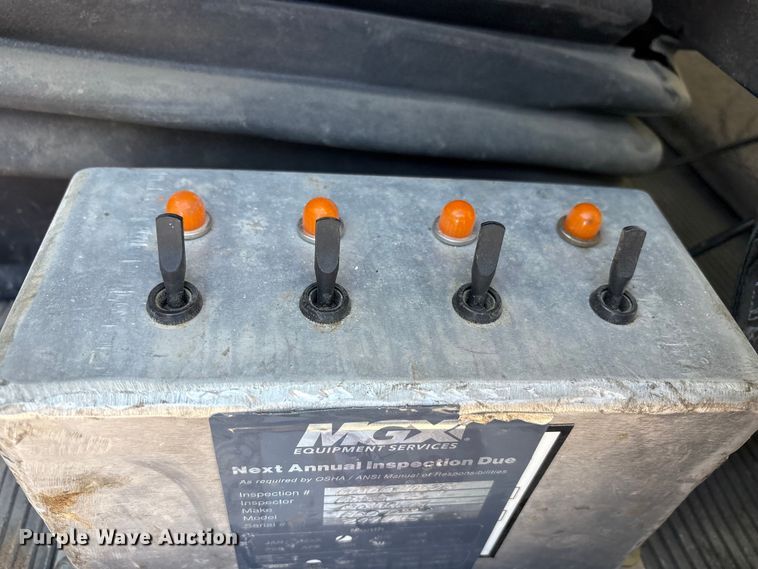 image for item EU4710 2015 Peterbilt 365 crane truck