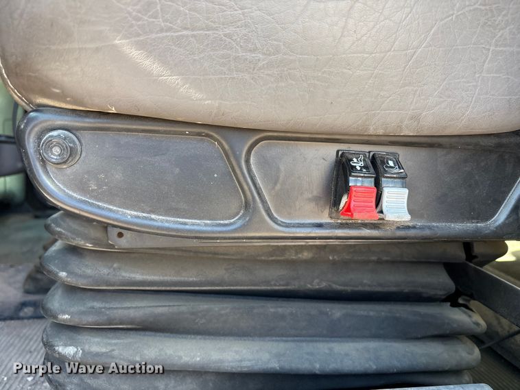 image for item EU4710 2015 Peterbilt 365 crane truck