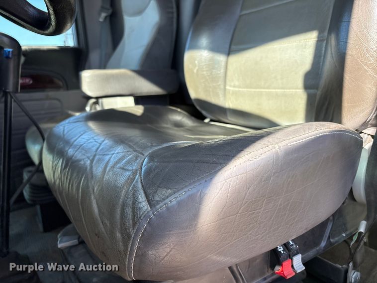 image for item EU4710 2015 Peterbilt 365 crane truck