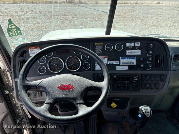 image for item EU4710 2015 Peterbilt 365 crane truck