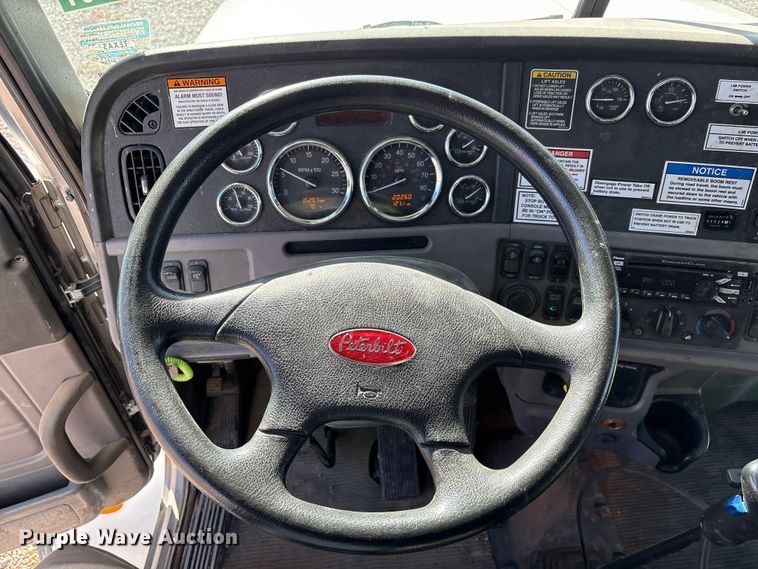 image for item EU4710 2015 Peterbilt 365 crane truck