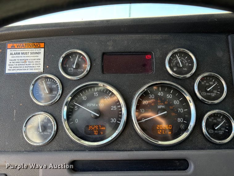 image for item EU4710 2015 Peterbilt 365 crane truck