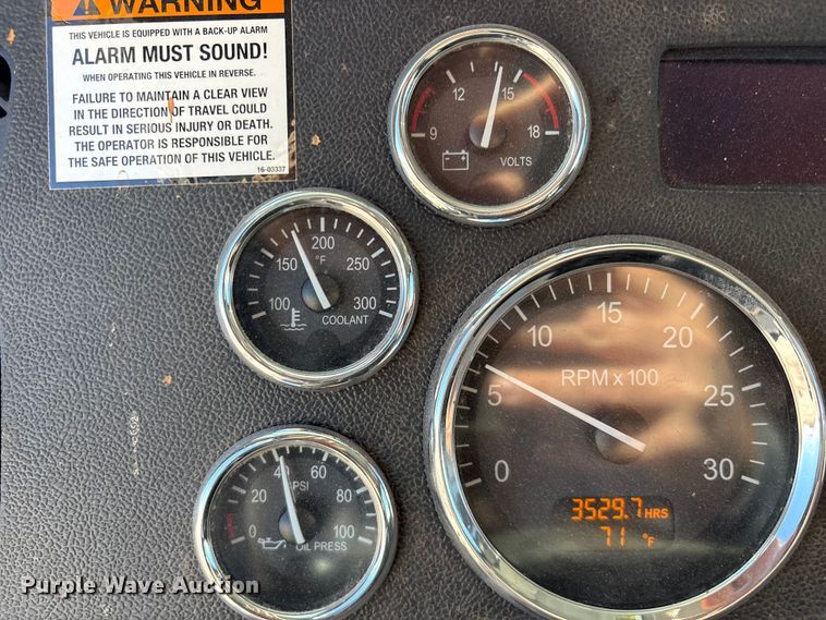 image for item EU4710 2015 Peterbilt 365 crane truck