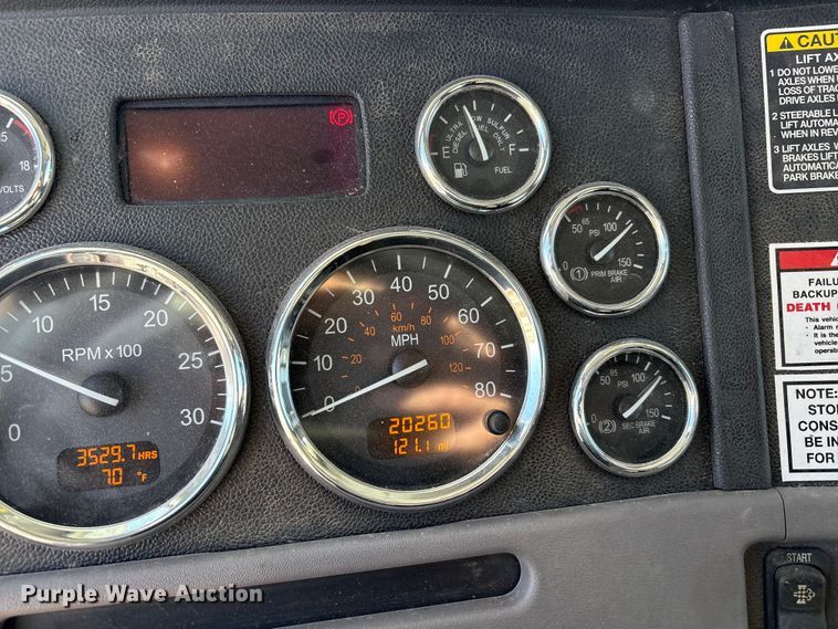 image for item EU4710 2015 Peterbilt 365 crane truck