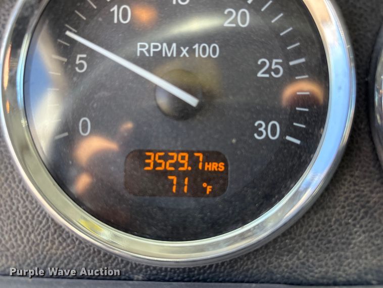 image for item EU4710 2015 Peterbilt 365 crane truck