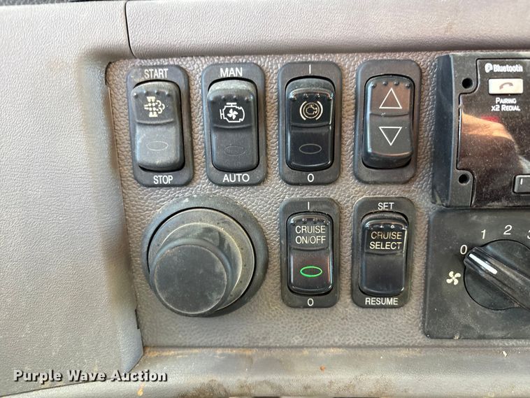 image for item EU4710 2015 Peterbilt 365 crane truck