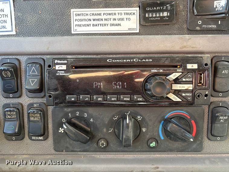 image for item EU4710 2015 Peterbilt 365 crane truck