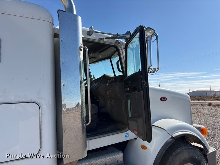 image for item EU4710 2015 Peterbilt 365 crane truck