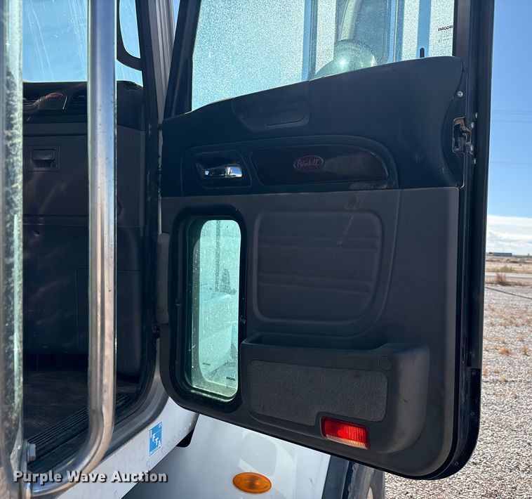 image for item EU4710 2015 Peterbilt 365 crane truck