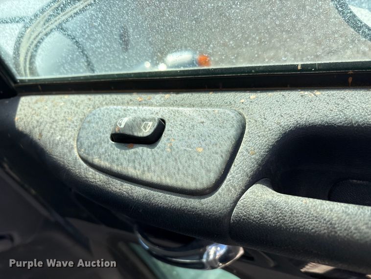 image for item EU4710 2015 Peterbilt 365 crane truck