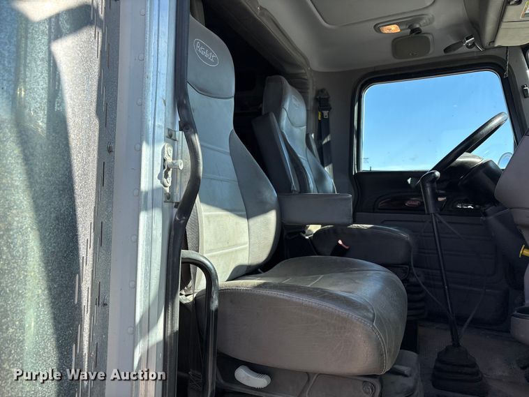 image for item EU4710 2015 Peterbilt 365 crane truck