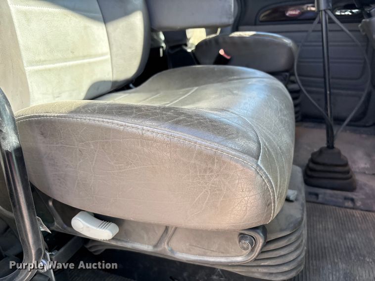 image for item EU4710 2015 Peterbilt 365 crane truck