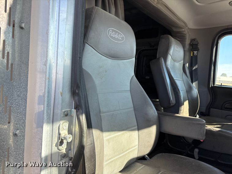 image for item EU4710 2015 Peterbilt 365 crane truck