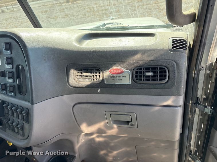 image for item EU4710 2015 Peterbilt 365 crane truck