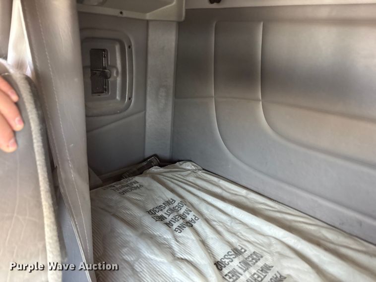 image for item EU4710 2015 Peterbilt 365 crane truck