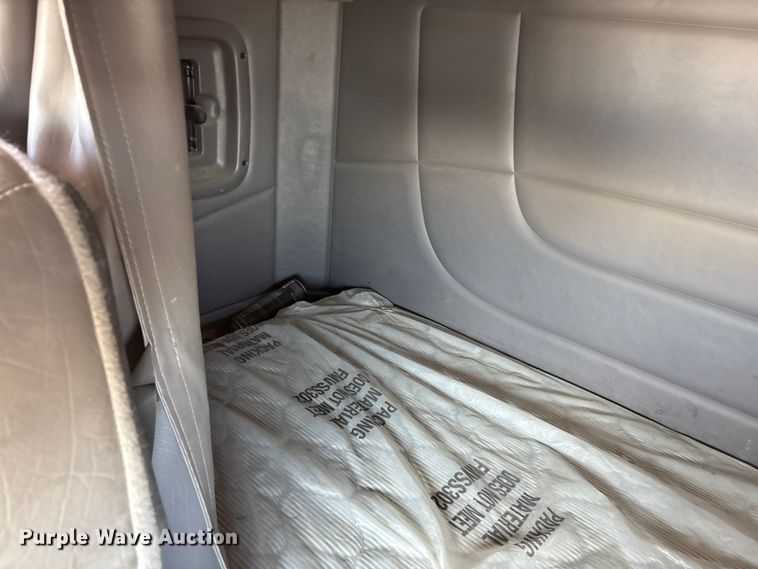 image for item EU4710 2015 Peterbilt 365 crane truck