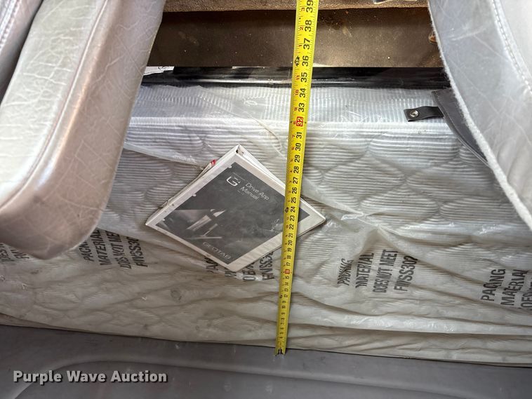 image for item EU4710 2015 Peterbilt 365 crane truck