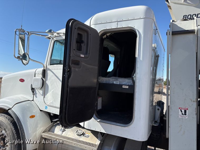 image for item EU4710 2015 Peterbilt 365 crane truck