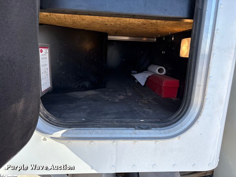 image for item EU4710 2015 Peterbilt 365 crane truck