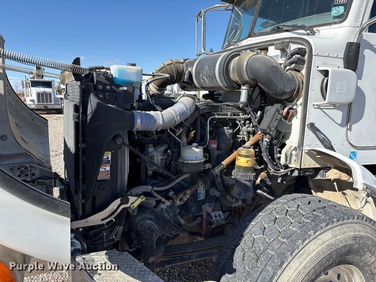 image for item EU4710 2015 Peterbilt 365 crane truck