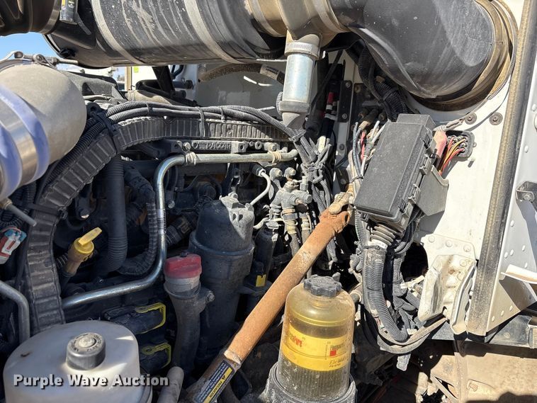 image for item EU4710 2015 Peterbilt 365 crane truck