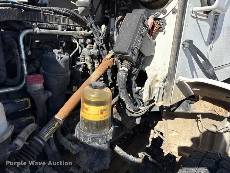 image for item EU4710 2015 Peterbilt 365 crane truck