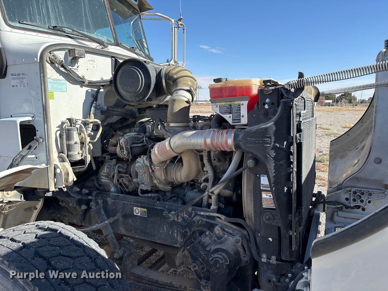 image for item EU4710 2015 Peterbilt 365 crane truck