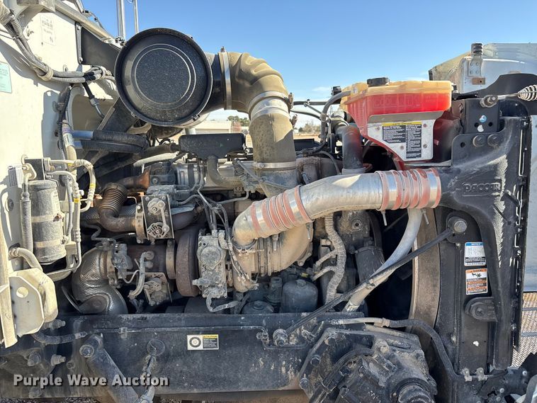 image for item EU4710 2015 Peterbilt 365 crane truck