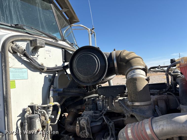 image for item EU4710 2015 Peterbilt 365 crane truck