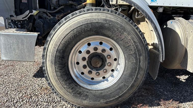 image for item EU4710 2015 Peterbilt 365 crane truck