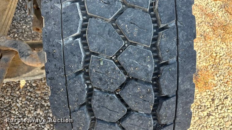 image for item EU4710 2015 Peterbilt 365 crane truck