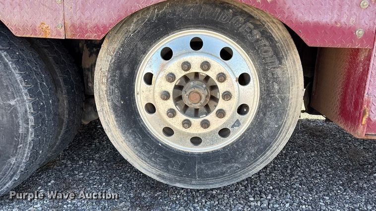 image for item EU4710 2015 Peterbilt 365 crane truck