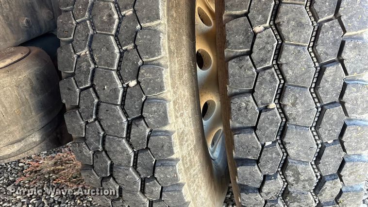 image for item EU4710 2015 Peterbilt 365 crane truck