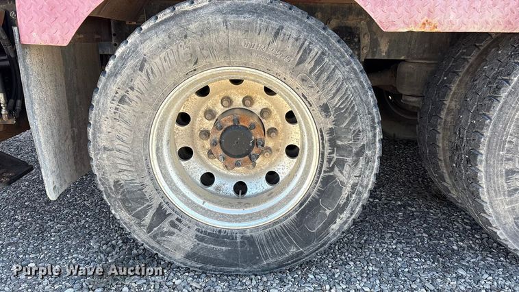 image for item EU4710 2015 Peterbilt 365 crane truck