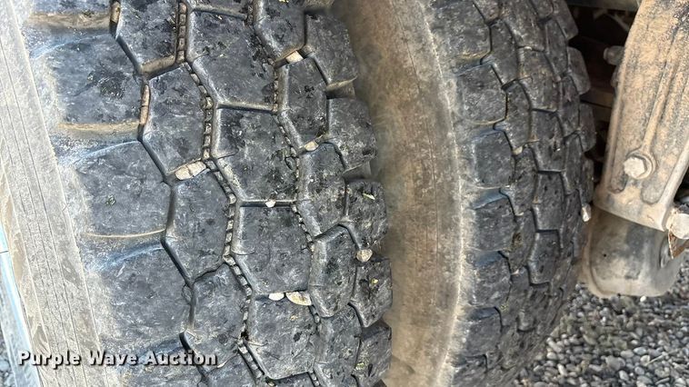 image for item EU4710 2015 Peterbilt 365 crane truck