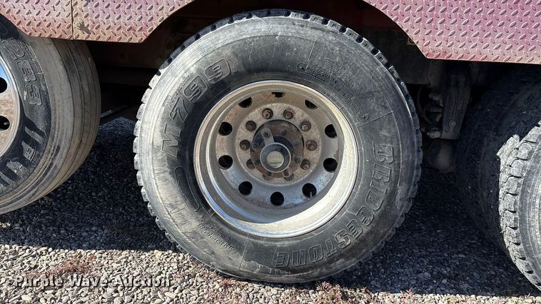 image for item EU4710 2015 Peterbilt 365 crane truck