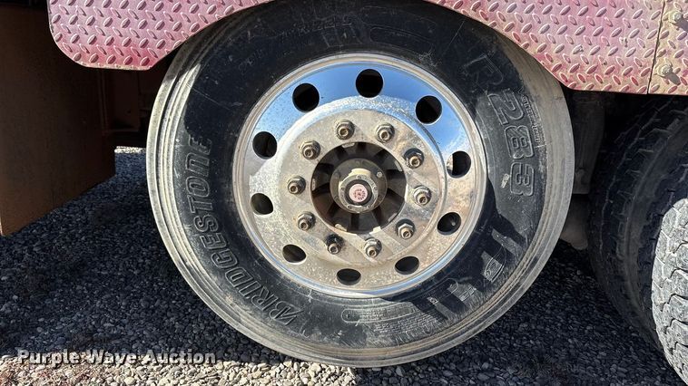 image for item EU4710 2015 Peterbilt 365 crane truck