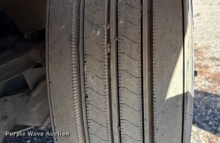 image for item EU4710 2015 Peterbilt 365 crane truck