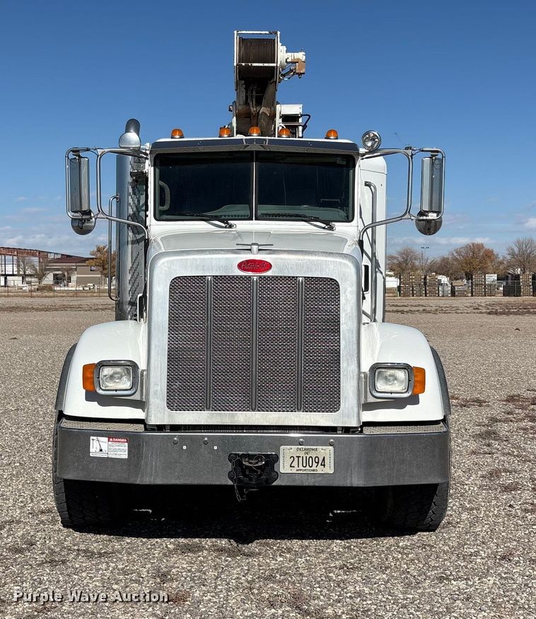 image for item EU4711 2014 Peterbilt 365 crane truck