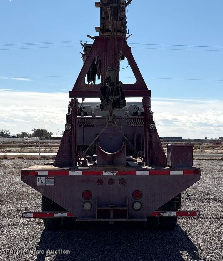 image for item EU4711 2014 Peterbilt 365 crane truck