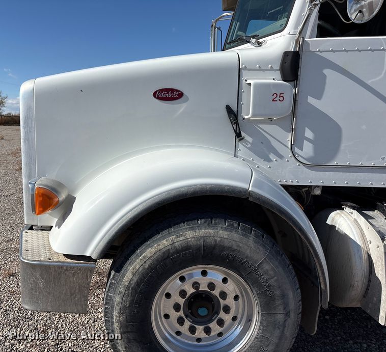 image for item EU4711 2014 Peterbilt 365 crane truck