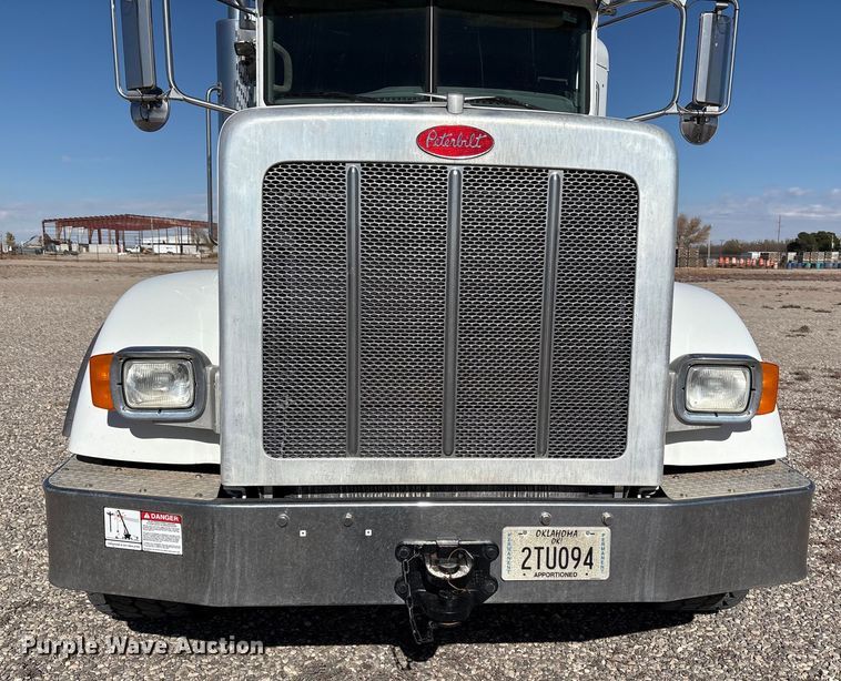 image for item EU4711 2014 Peterbilt 365 crane truck