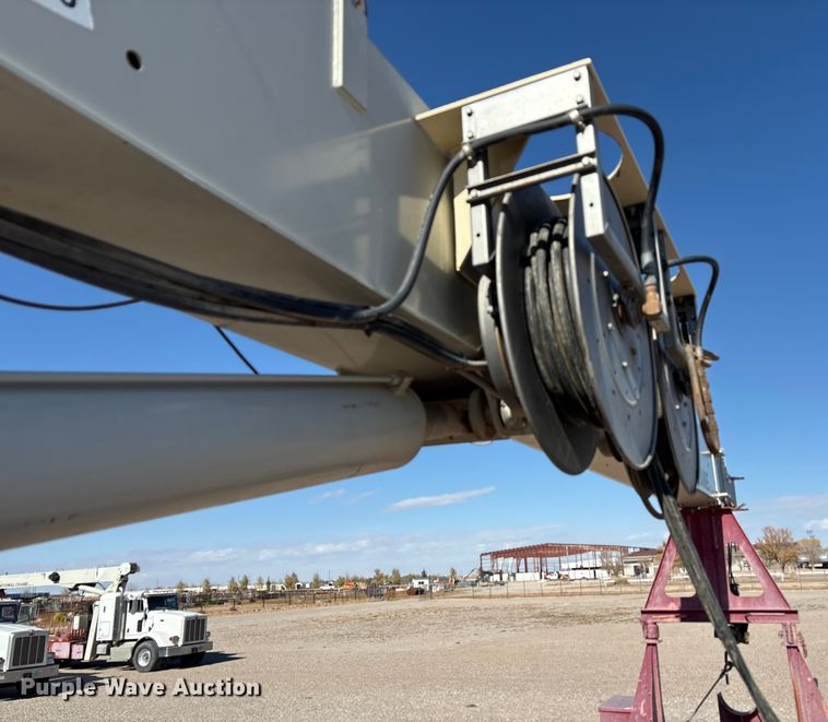 image for item EU4711 2014 Peterbilt 365 crane truck