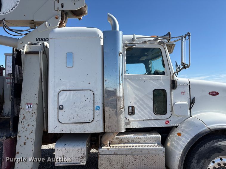 image for item EU4711 2014 Peterbilt 365 crane truck