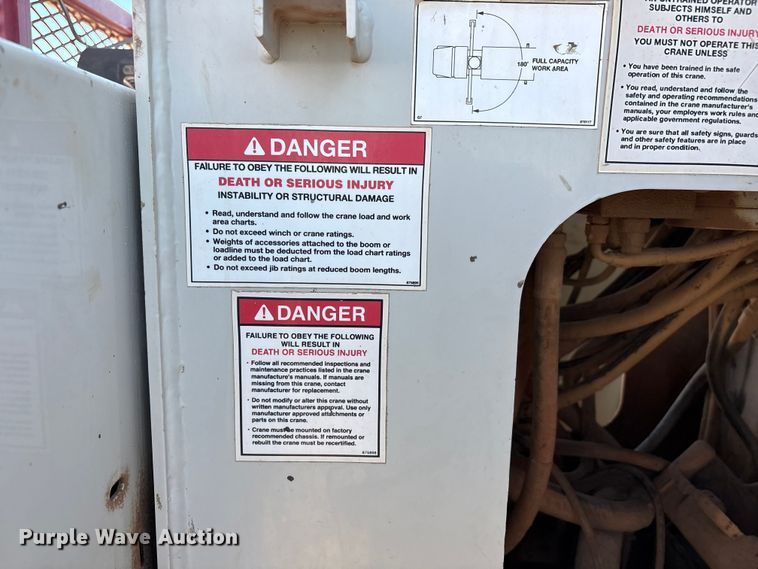 image for item EU4711 2014 Peterbilt 365 crane truck